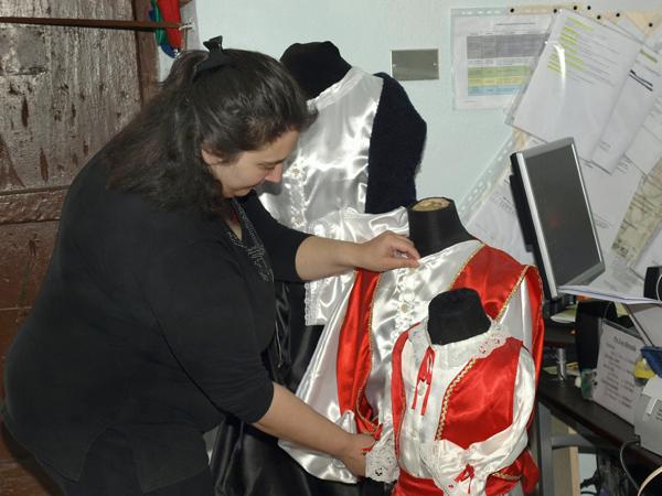 lavorazione costumi.jpg